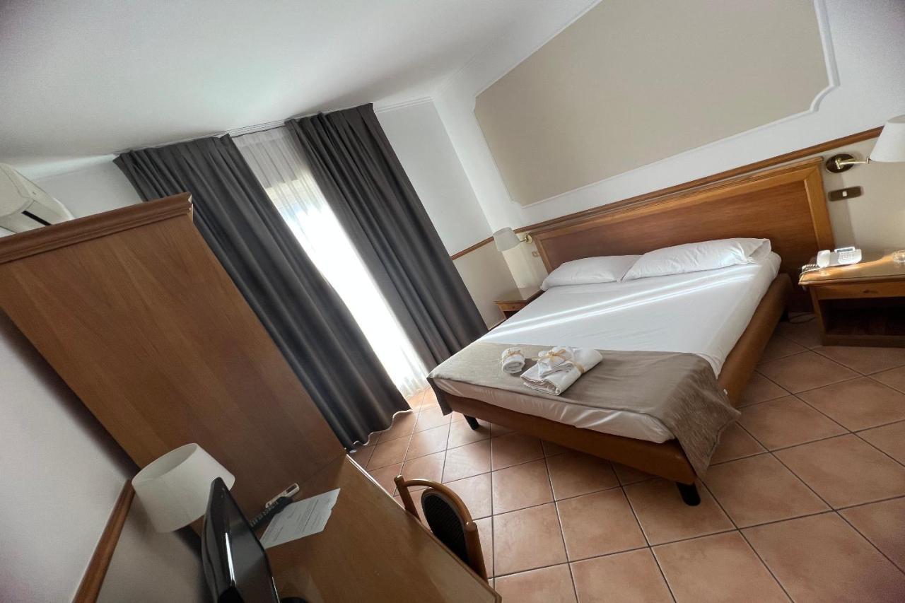 נאפולי Hotel Leopardi מראה חיצוני תמונה