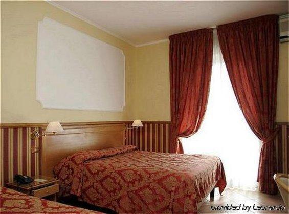נאפולי Hotel Leopardi חדר תמונה