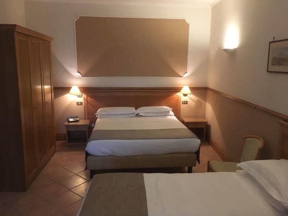 נאפולי Hotel Leopardi מראה חיצוני תמונה